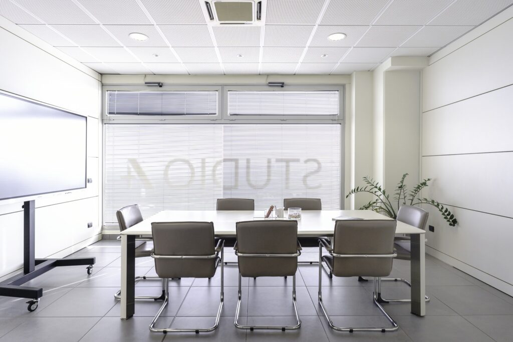 Studioapiu_sala_riunioni_1